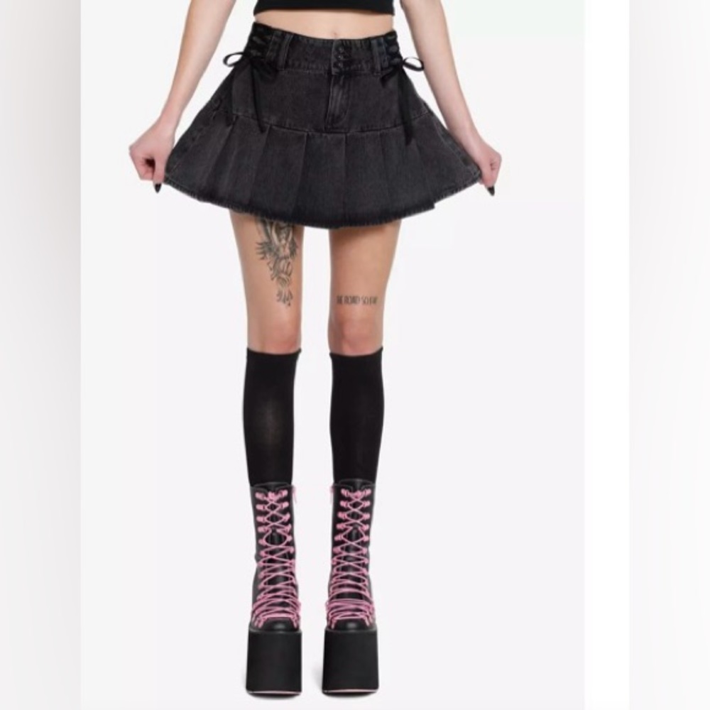 Hot Topic Pleated Denim Skirt